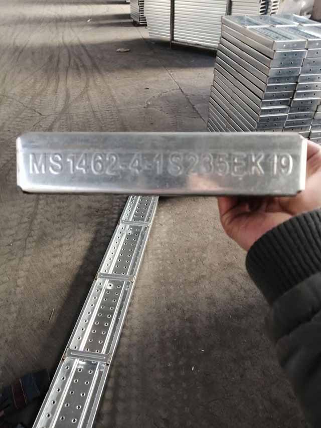 Planche de m&eacute;tal 16