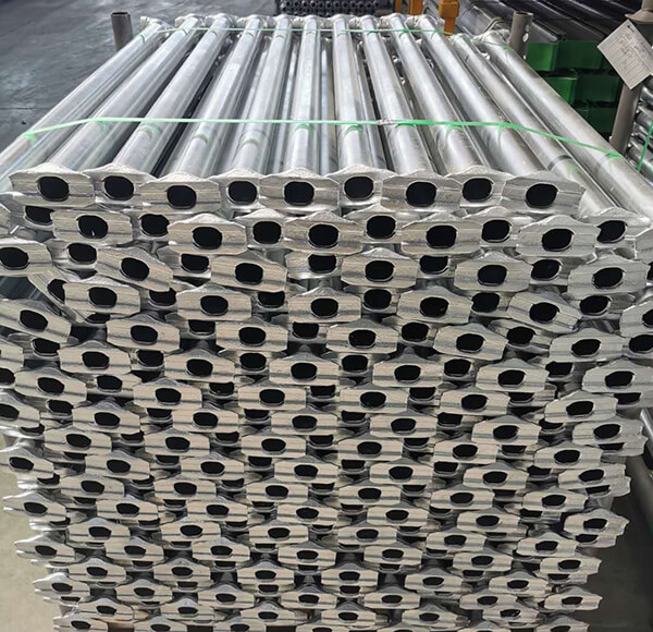 grand livre à la bouche / horizontal