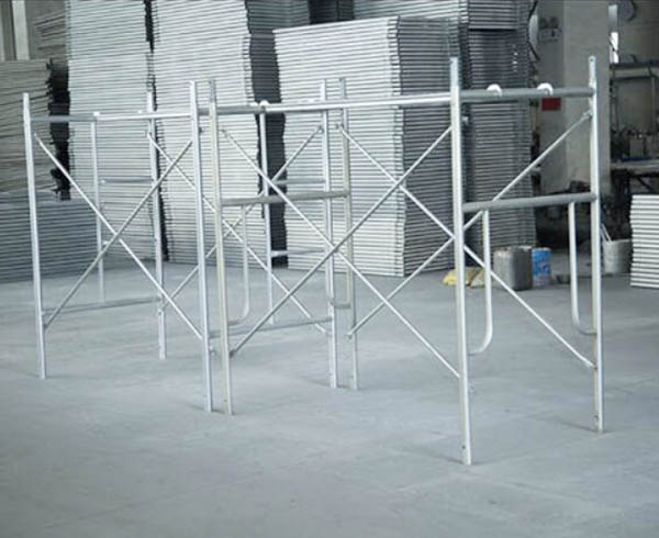 Gi marche dans les cadres d'&eacute;chafaudage