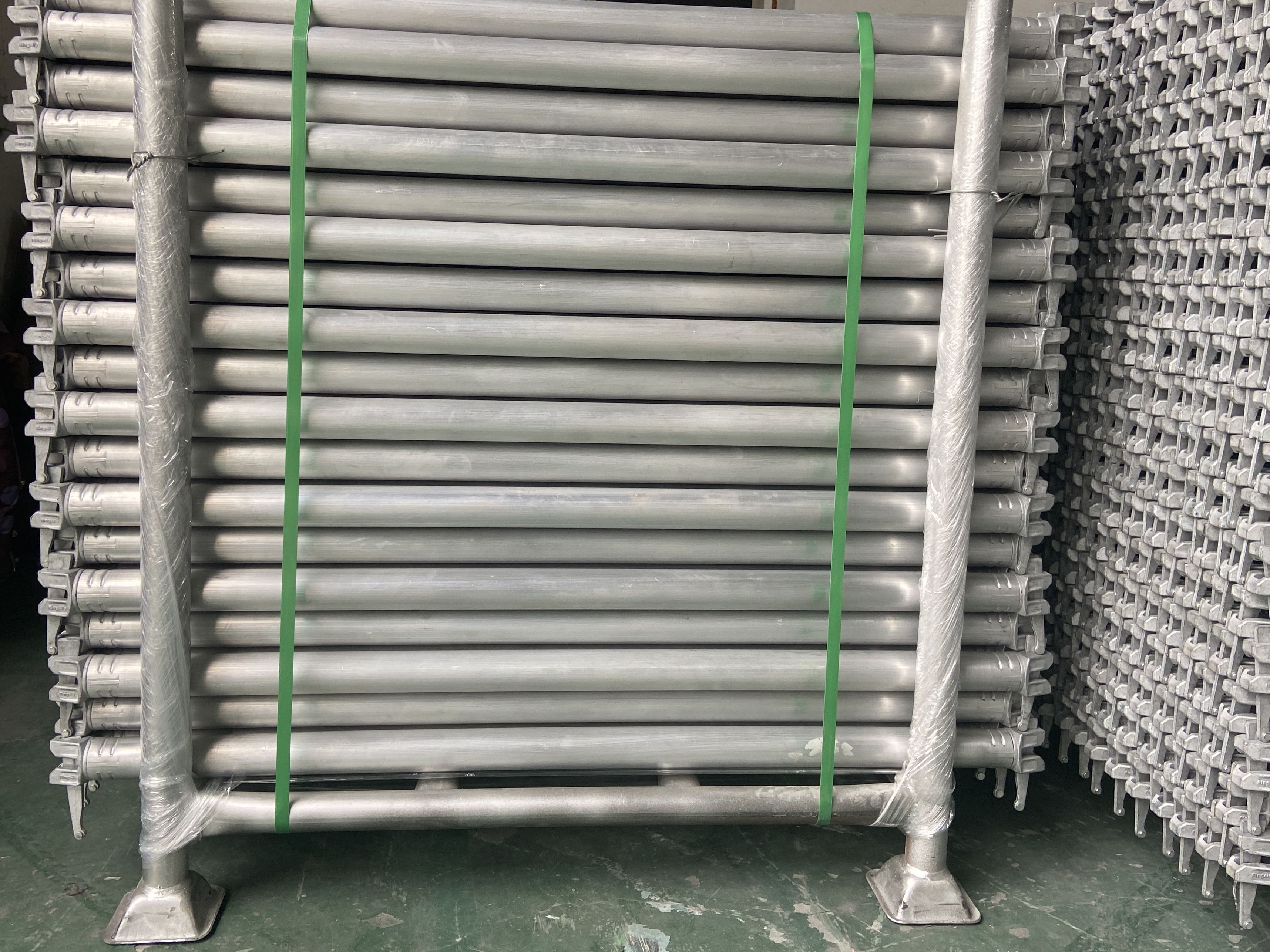 grand livre en aluminium