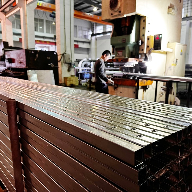 planche en acier ferm&eacute;