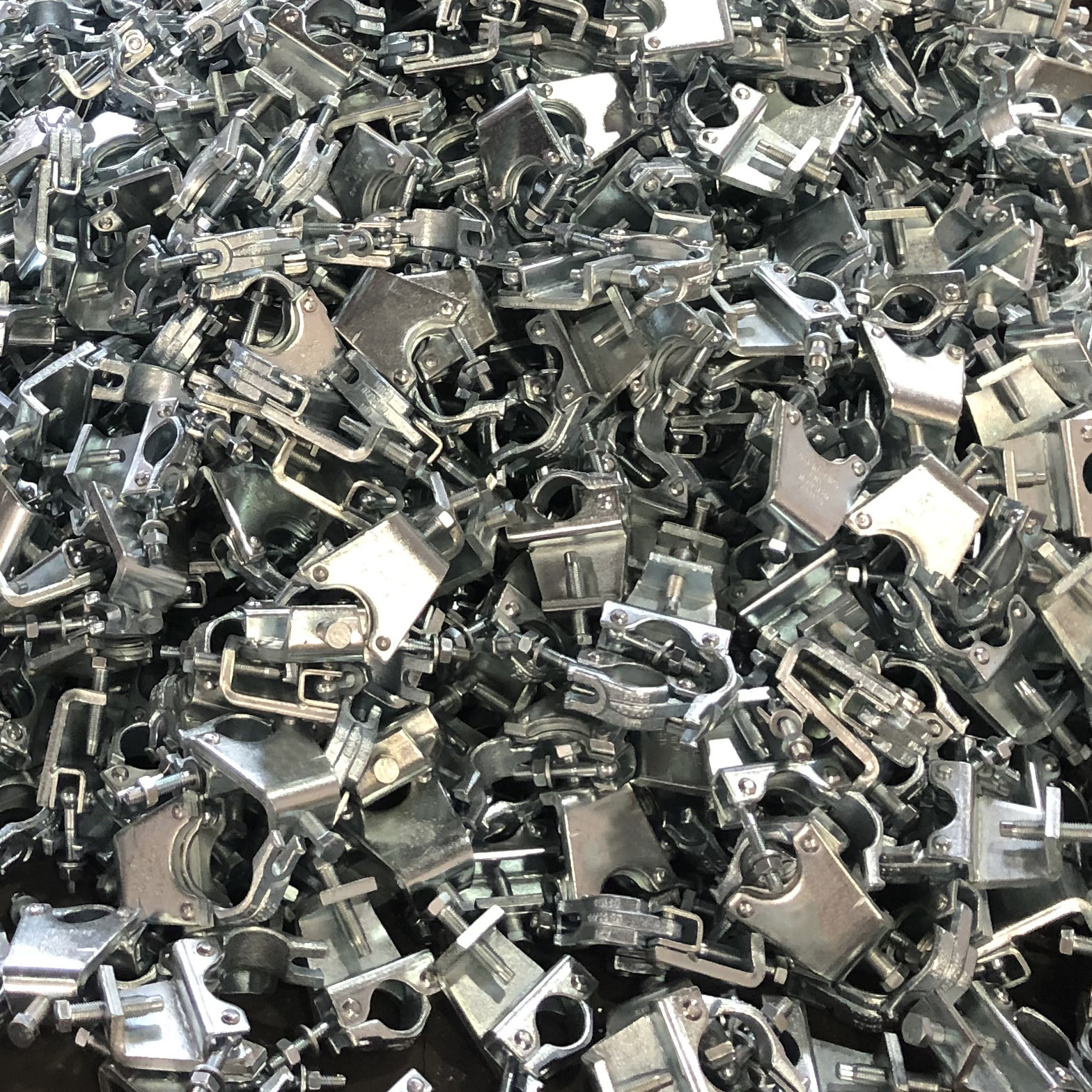 Coupleur de poutre &agrave; chute