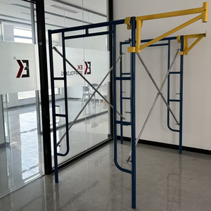 Traverser l'échafaudage