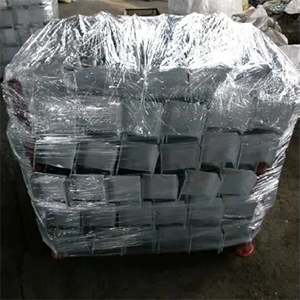 Bouche &agrave; vis solide