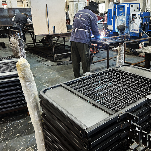 Images de production de portes d'acc&egrave;s &agrave; &eacute;chelle r&eacute;versible 