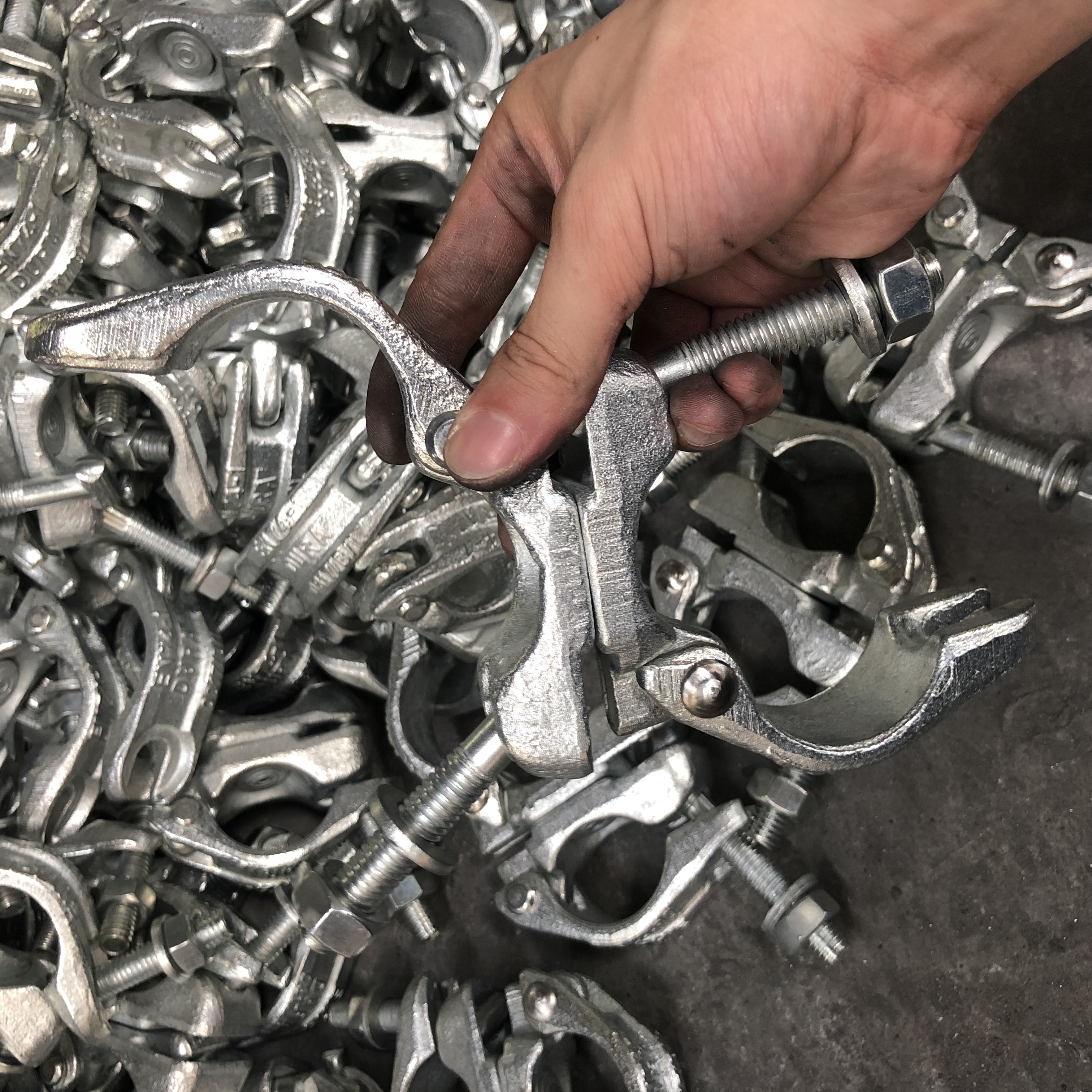 Coupleur pivotant forg&eacute;