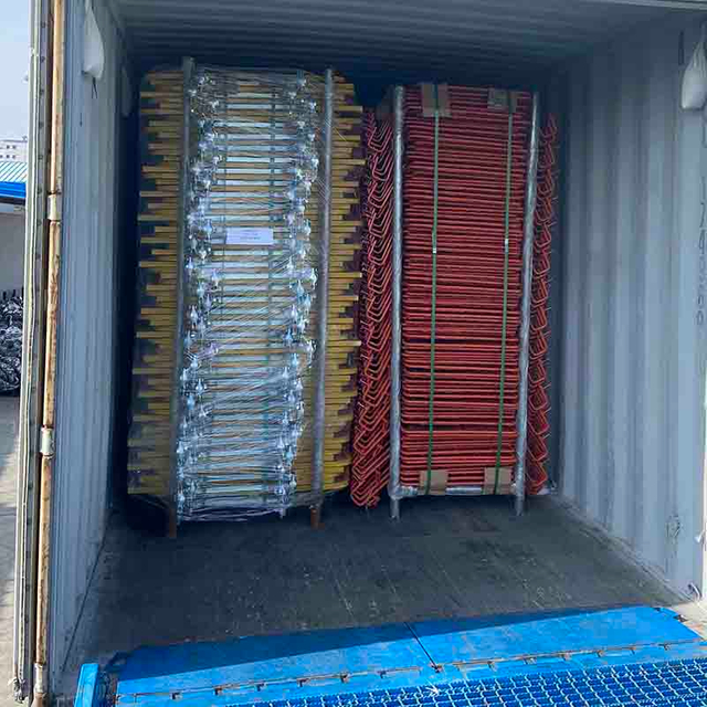 Portes d'&eacute;chafaudage et chargement de pi&egrave;ges