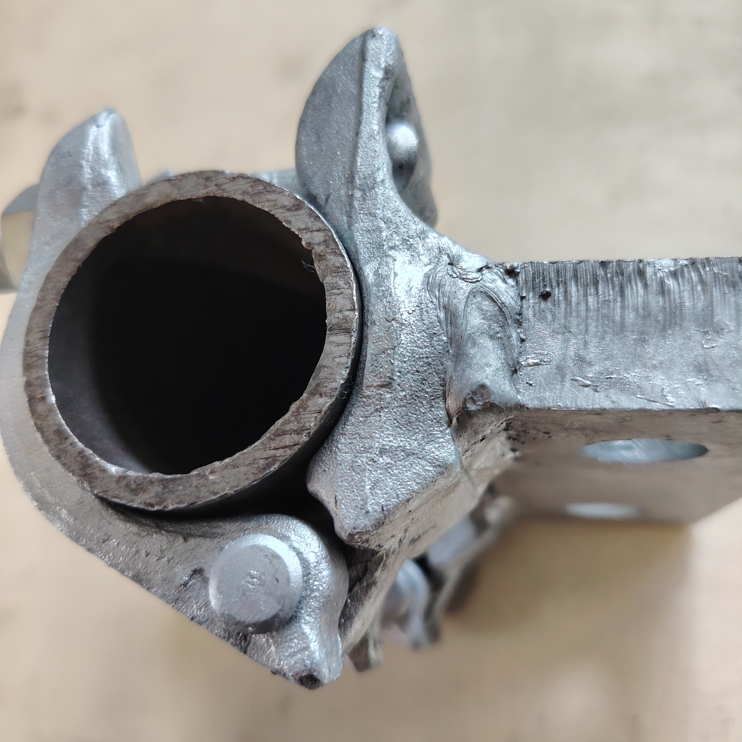 Pince d'échafaudage de forme spéciale de base sur mesure