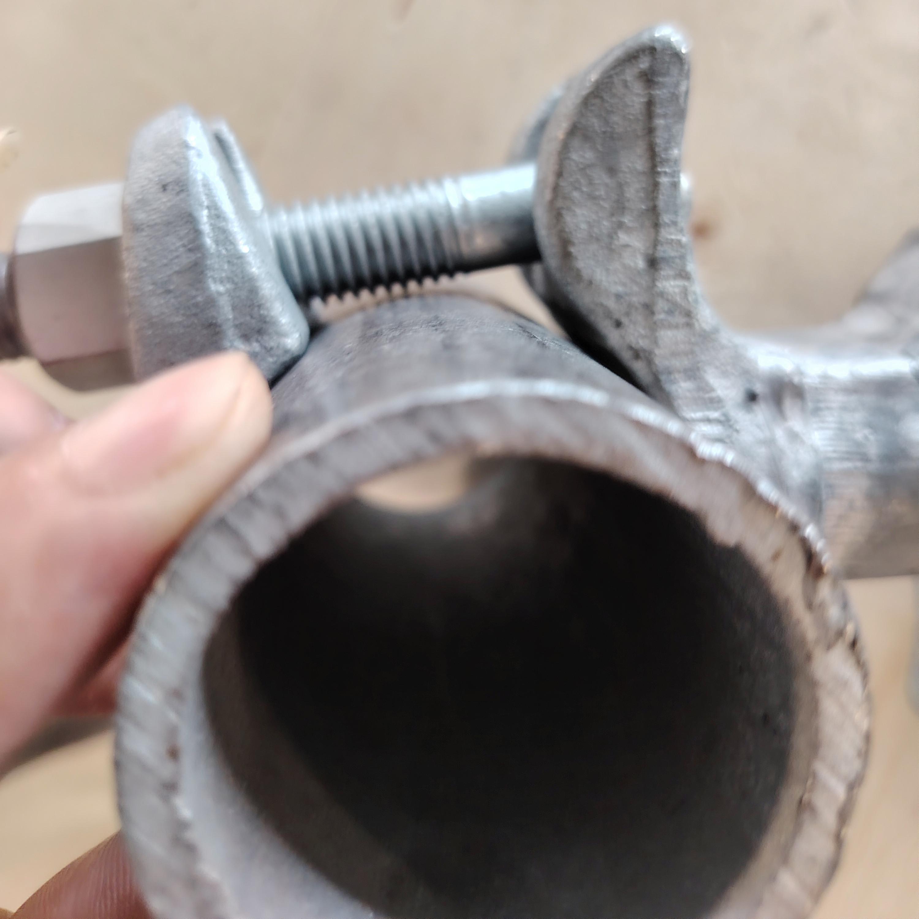 Coupleur de distance pour pince d'&eacute;chafaudage de forme sp&eacute;ciale - 98 mm Coupleur de distance pour pince d'&eacute;chafaudage de forme sp&eacute;ciale - 98 mm 