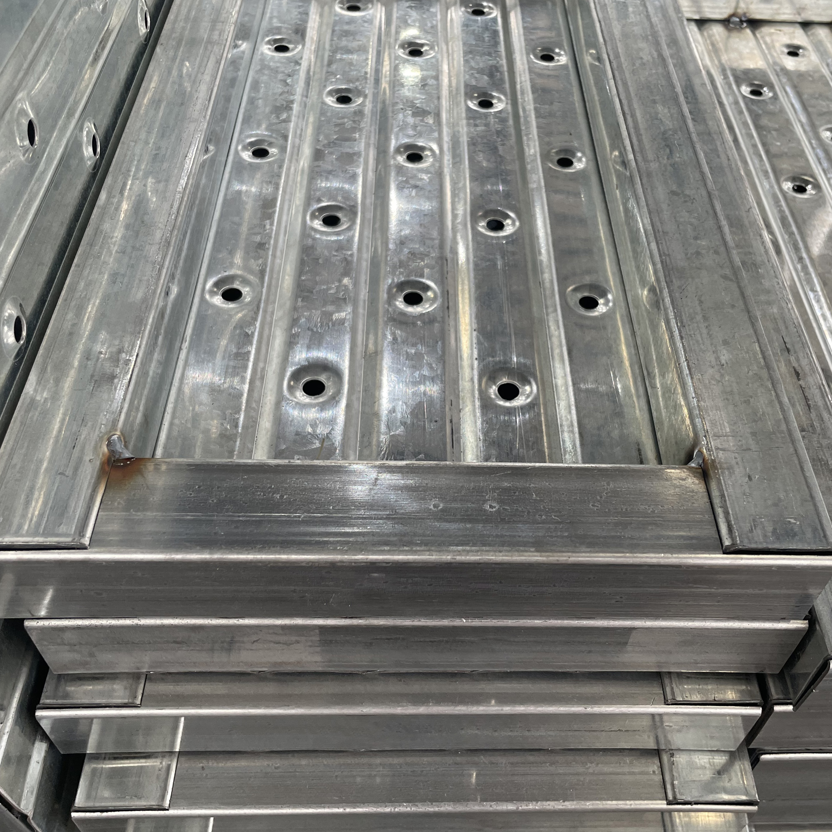 planche en acier ferm&eacute;