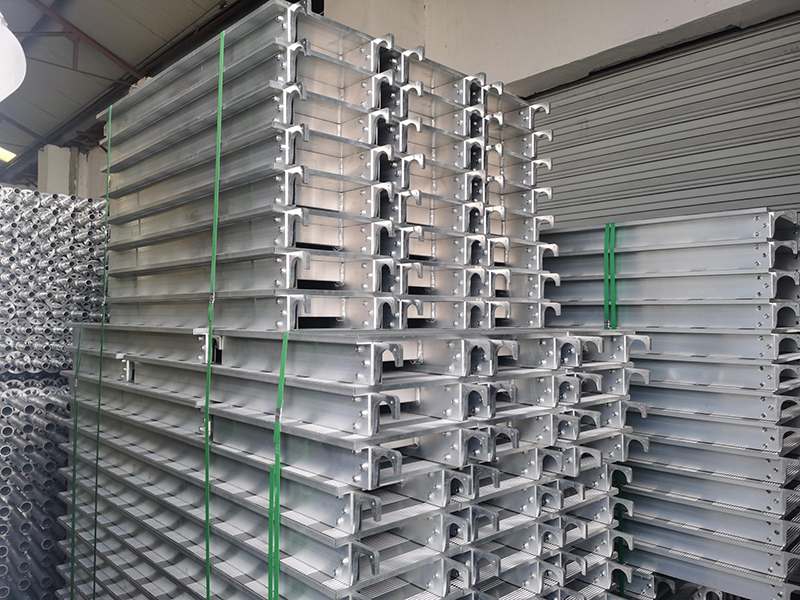 planche d'&eacute;chafaudage avec crochet 