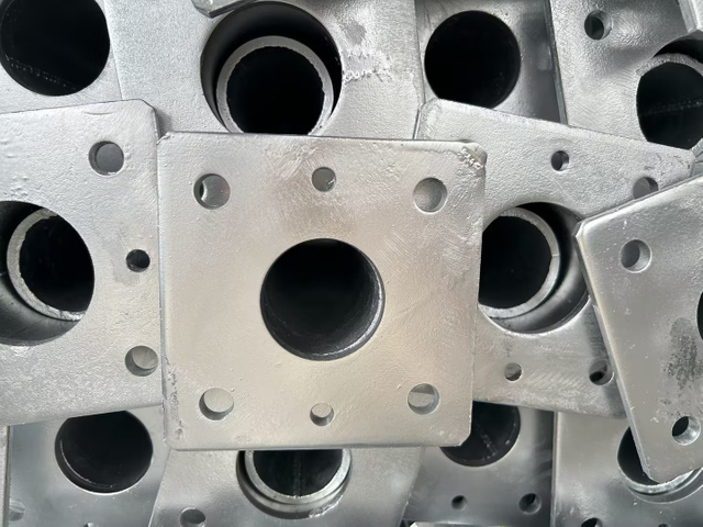 Accessoires en acier