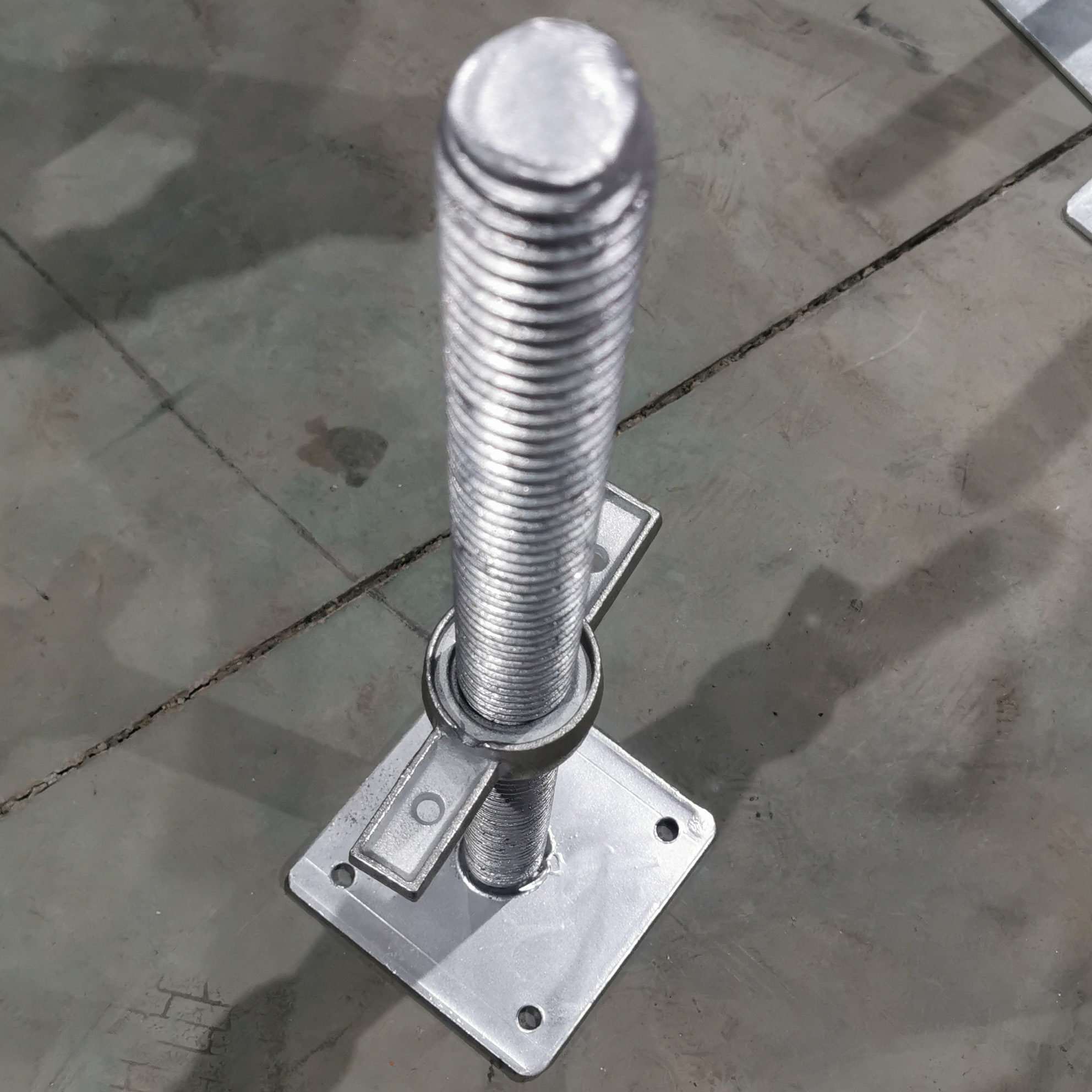 Bouche &agrave; vis solide