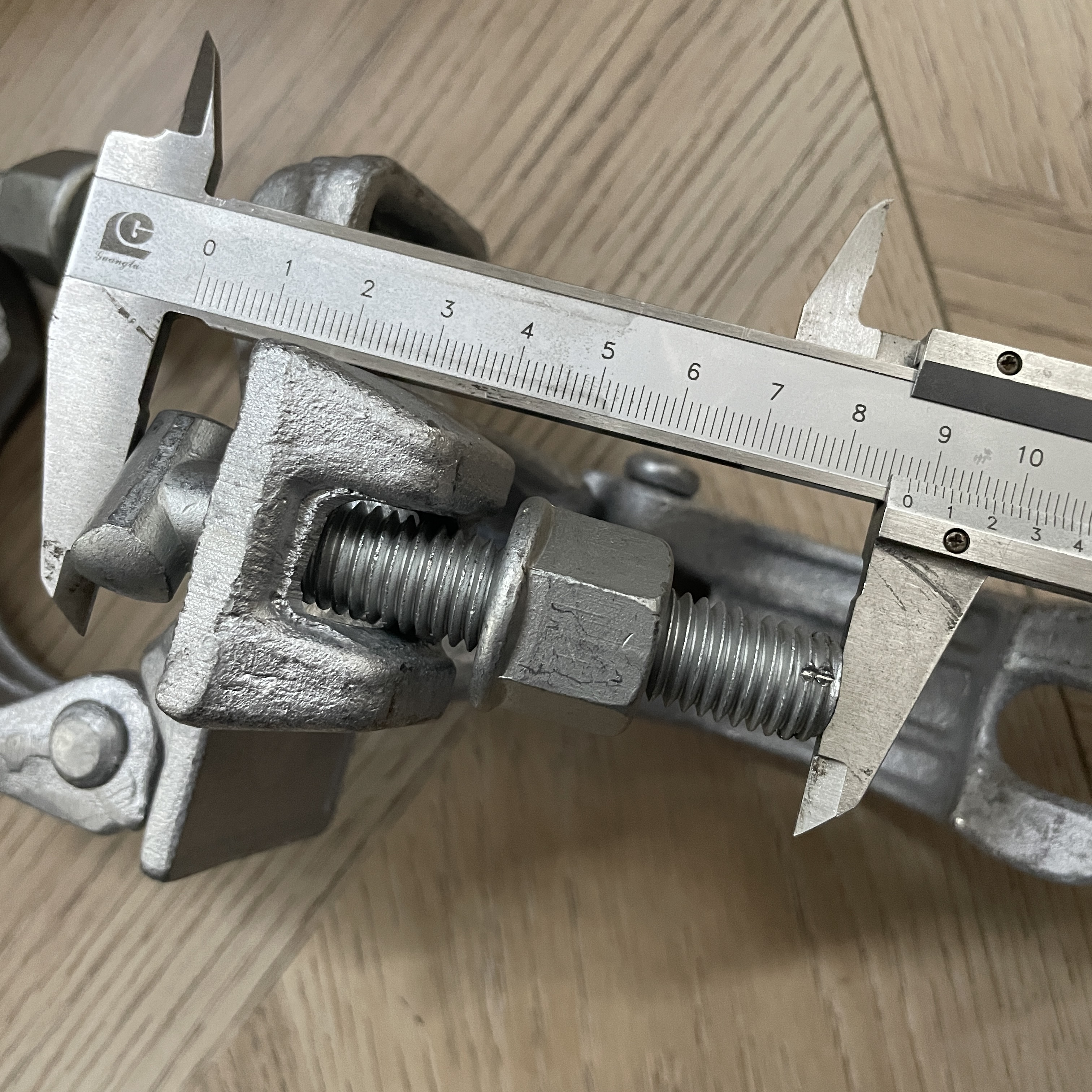 Pince d'&eacute;chafaudage de forme sp&eacute;ciale Pince 