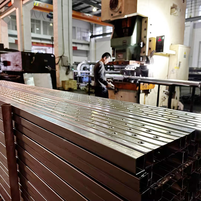 planche en acier ferm&eacute;