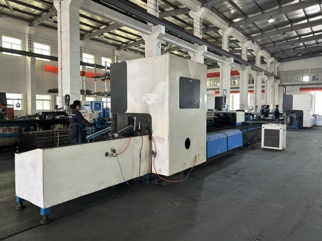 coupe de tuyaux en acier