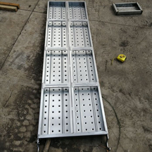 BS1139 Galvanisé en acier d'échafaudage à crochet planches