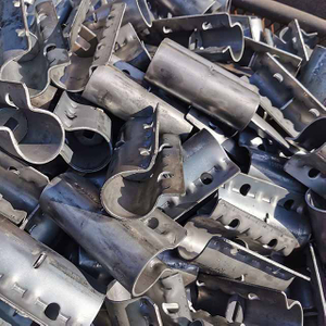 Accessoires d'échafaudage pour coupleur de manche à limotage pivotant pressé