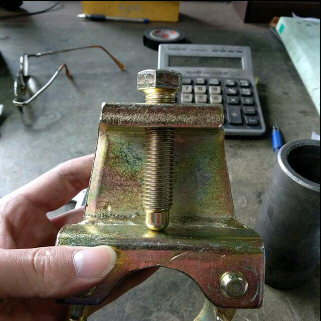 Coupleur de poutre press&eacute;e 1