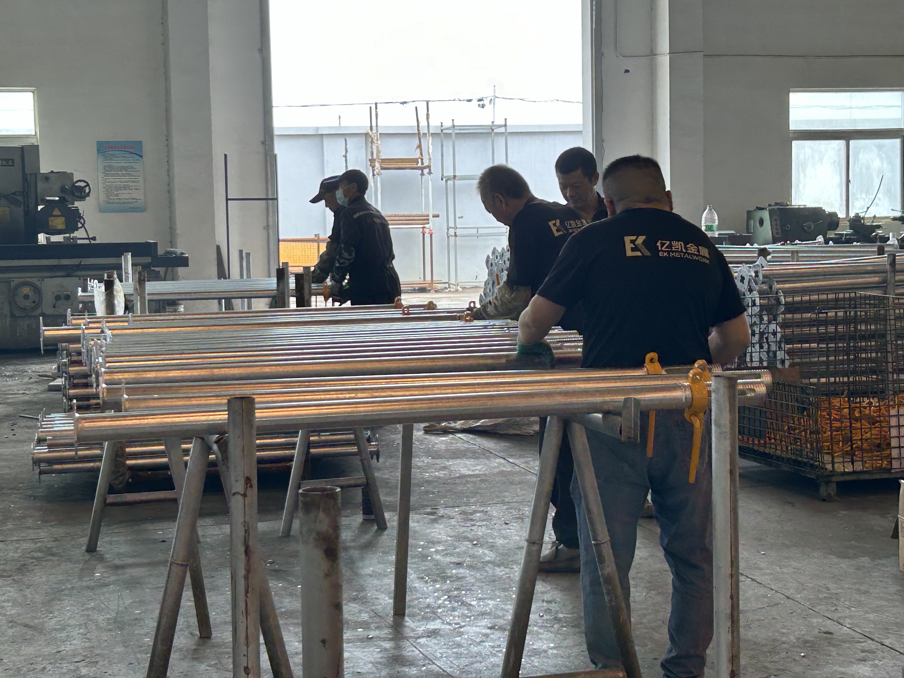 &Eacute;tais r&eacute;glables en acier 