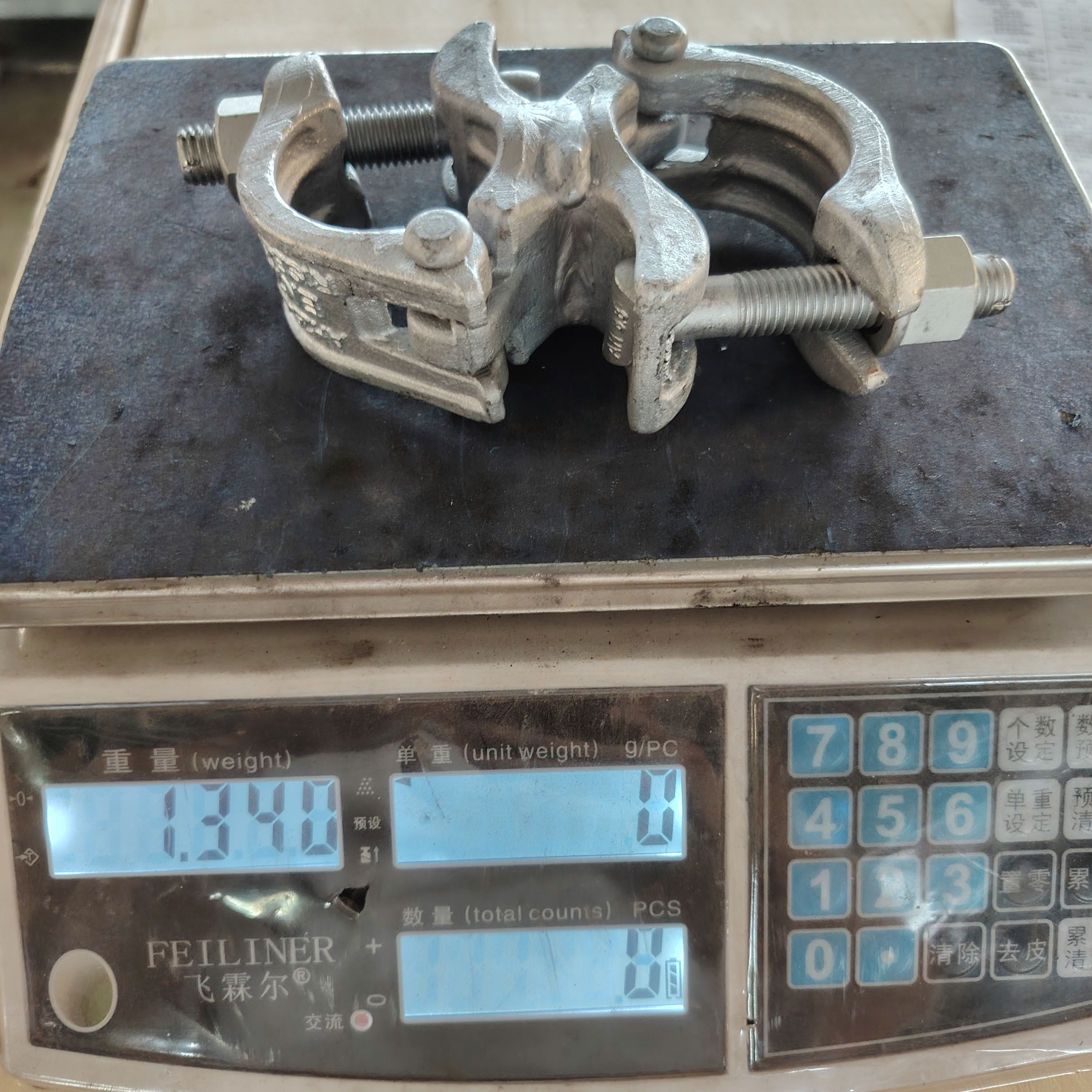 Coupleur de distance - Pince d'échafaudage de forme spéciale de 74 mm