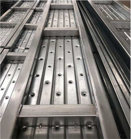 Manutacturer en planche d'&eacute;chafaudage 240x38 mm