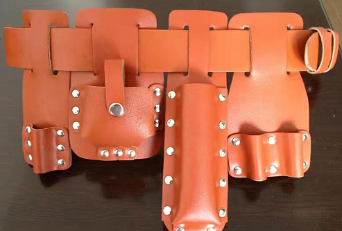 une ceinture en cuir forte avec en-t&ecirc;tes d'outil