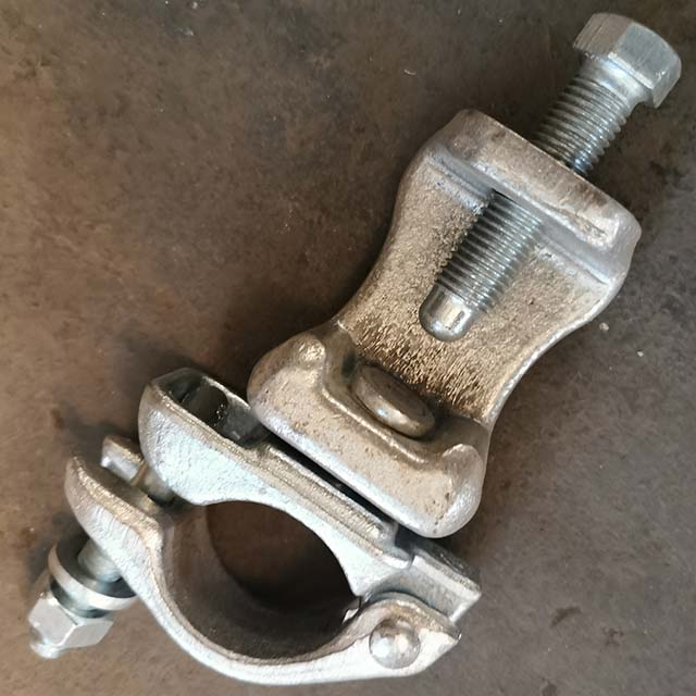 Coupleur de poutre pivotant d'échafaudage à baisse