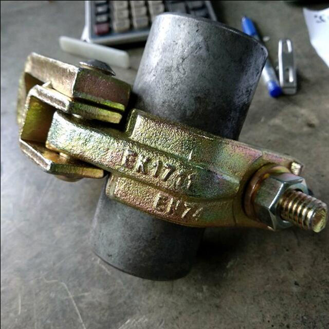 Coupleur de poutre press&eacute; 6 