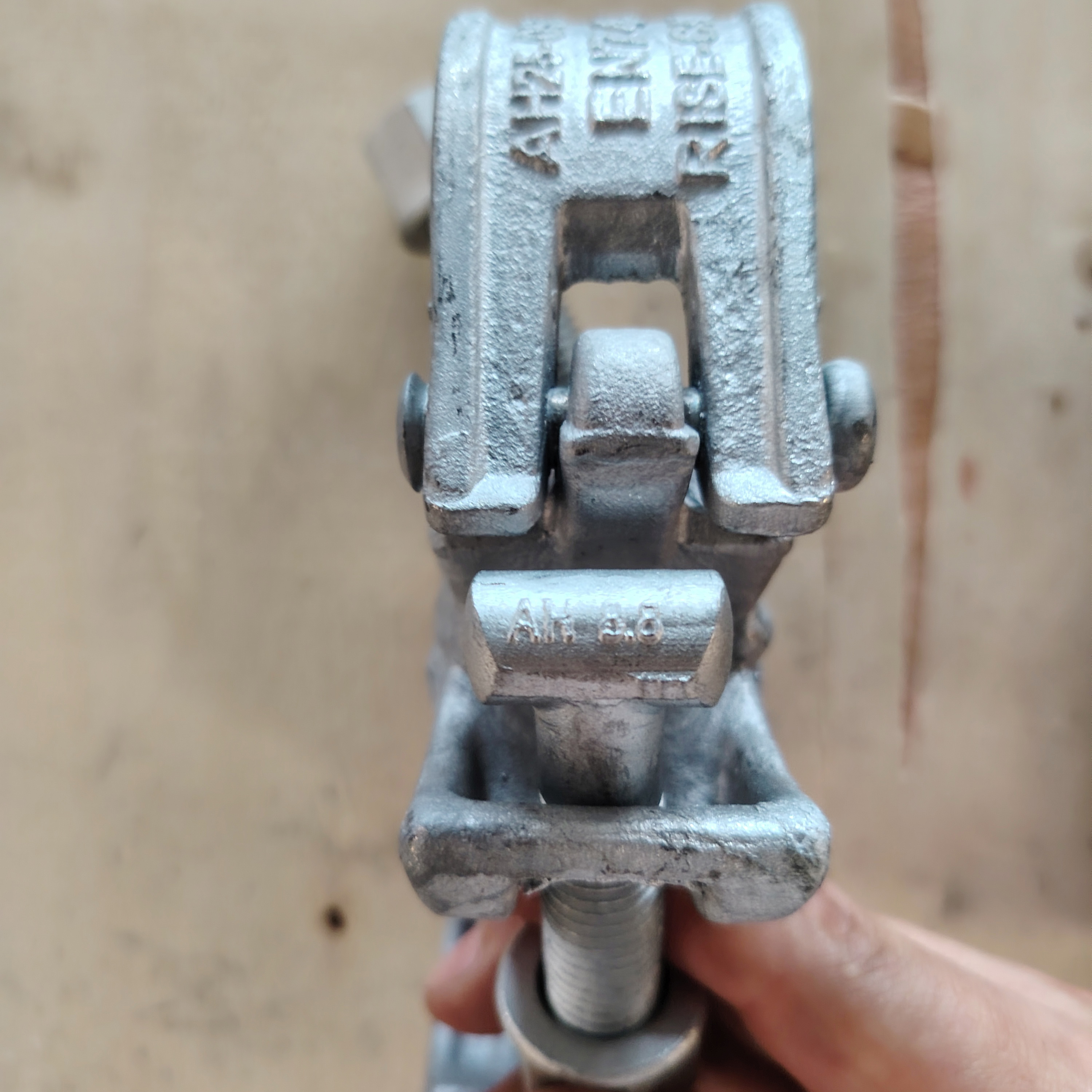 Coupleur de distance - Pince d'échafaudage de forme spéciale de 74 mm