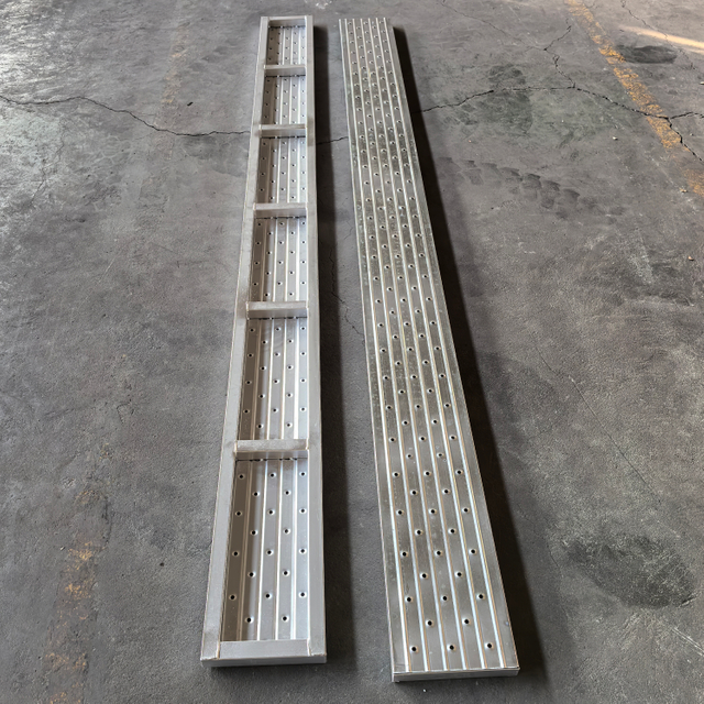 Planche en acier fermé de 3,0 m