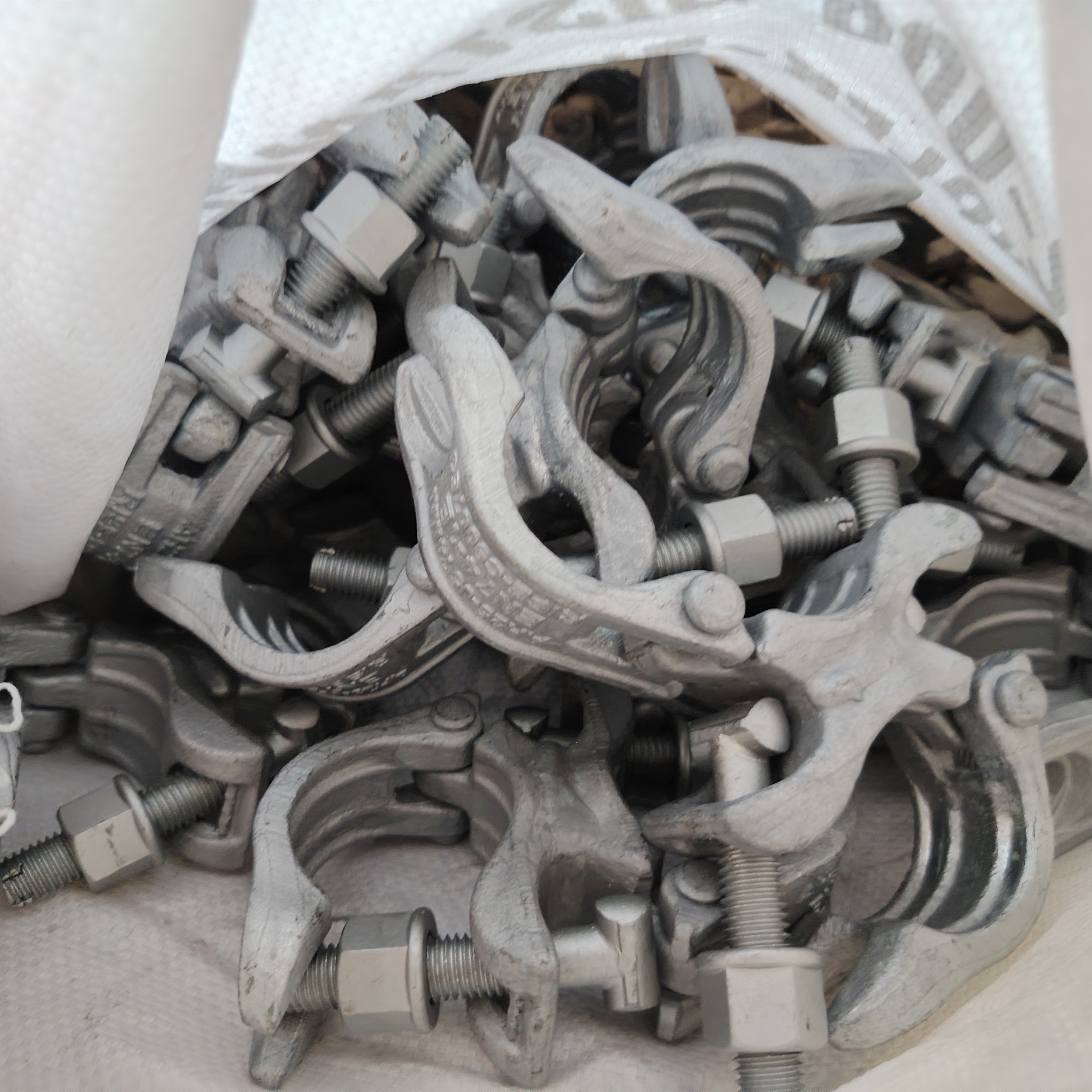 Coupleur de distance - Pince d'échafaudage de forme spéciale de 74 mm