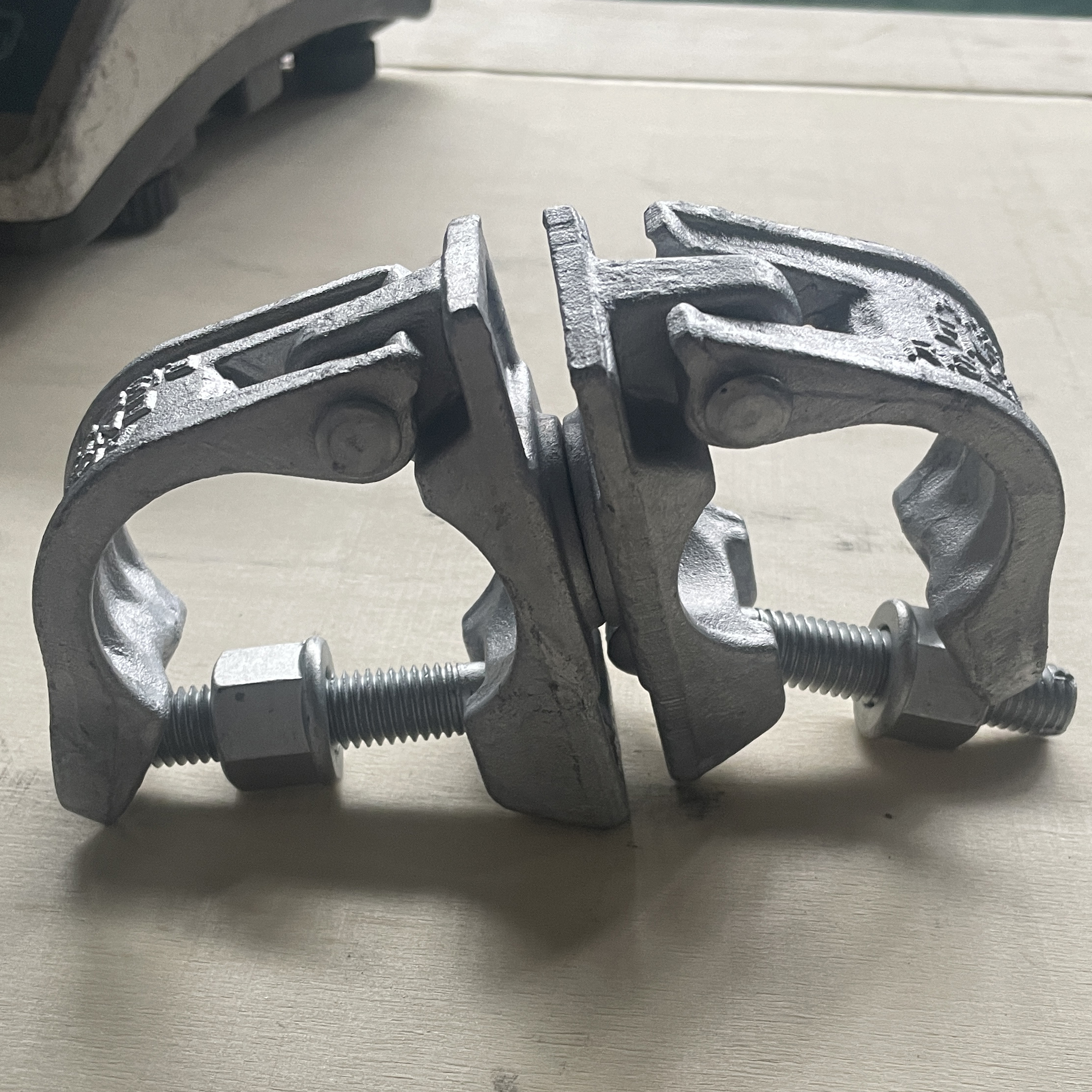 Coupleur pivotant KV 49 X 49 Pince d'échafaudage de forme spéciale