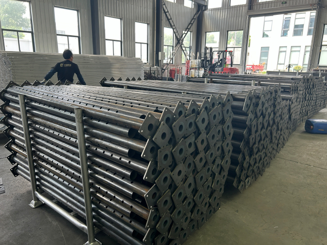 Étais en acier réglables