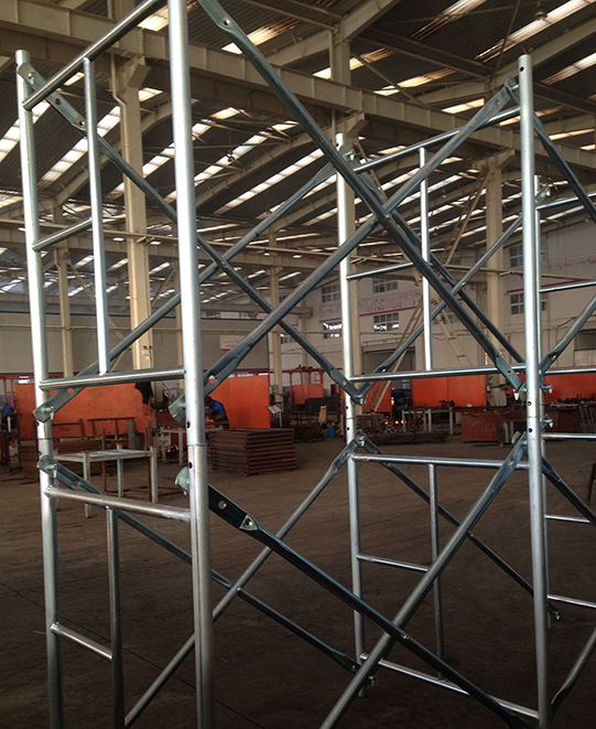 Système d'échafaudage à cadre