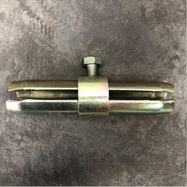 Coupleur de broches de joint intérieur pressé