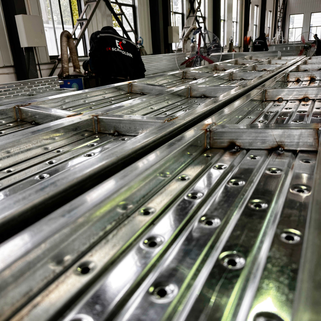 planche en acier ferm&eacute;