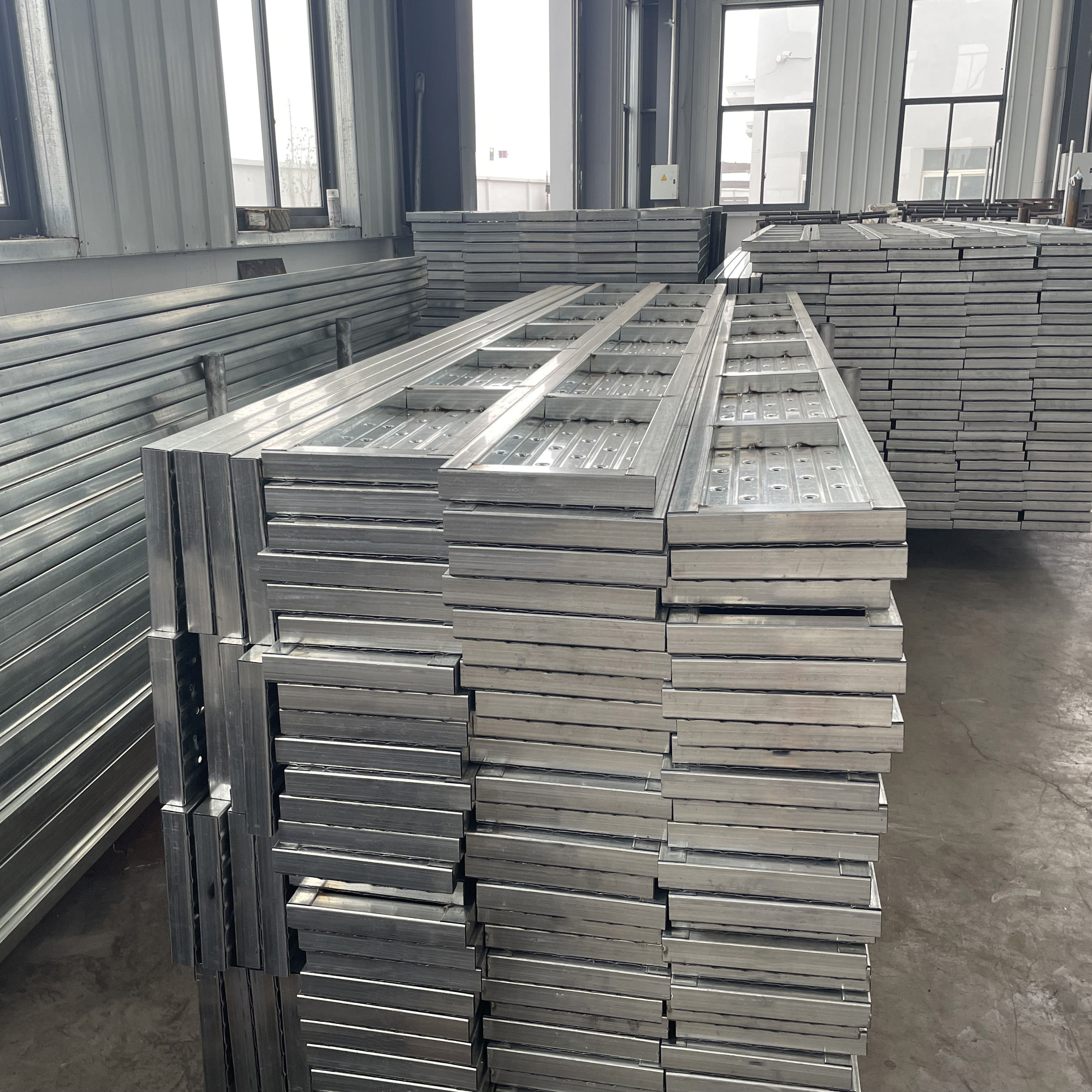 planche en acier ferm&eacute;