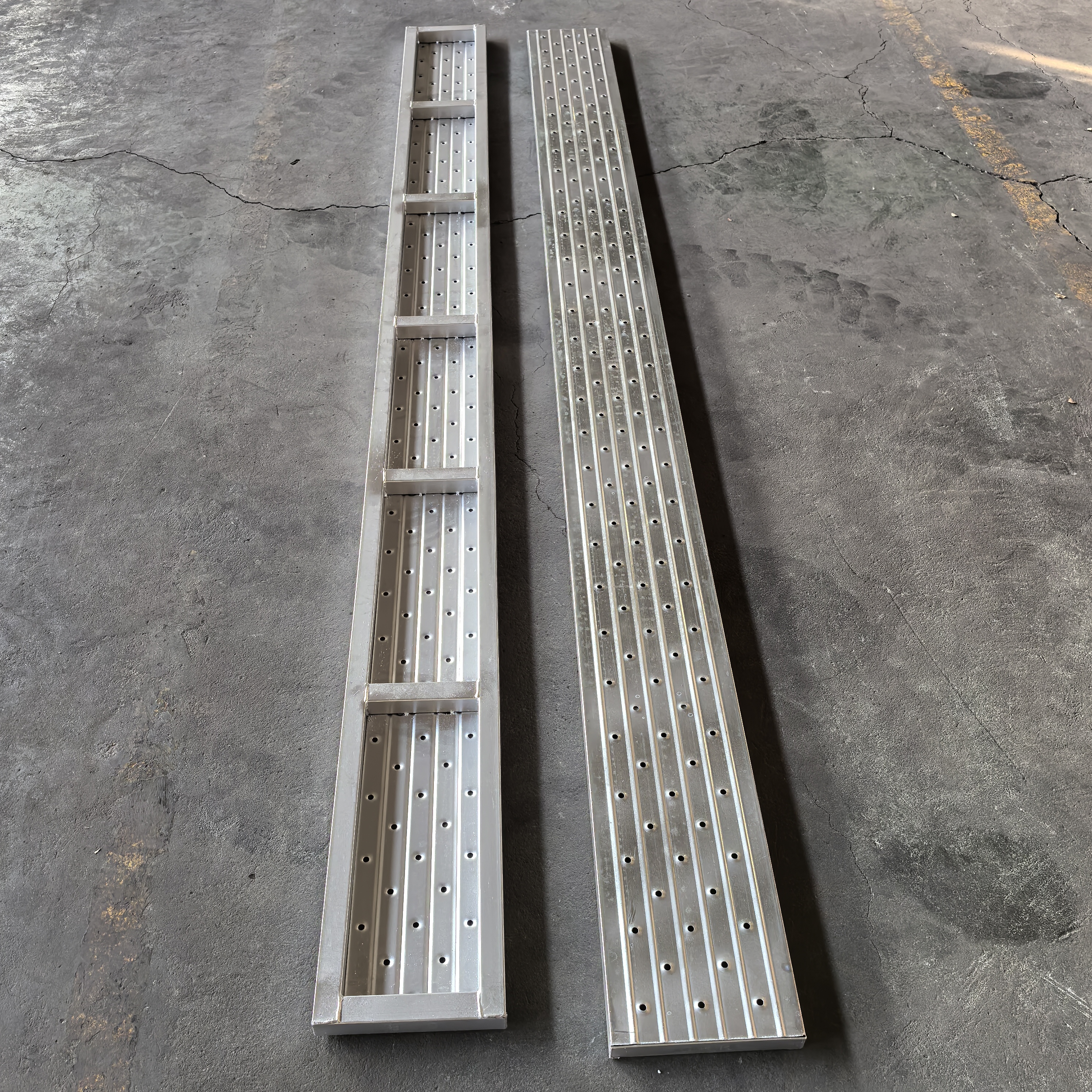 planche en acier ferm&eacute; 