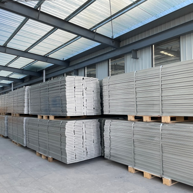 Planche d"&eacute;chafaudage de type ferm&eacute;