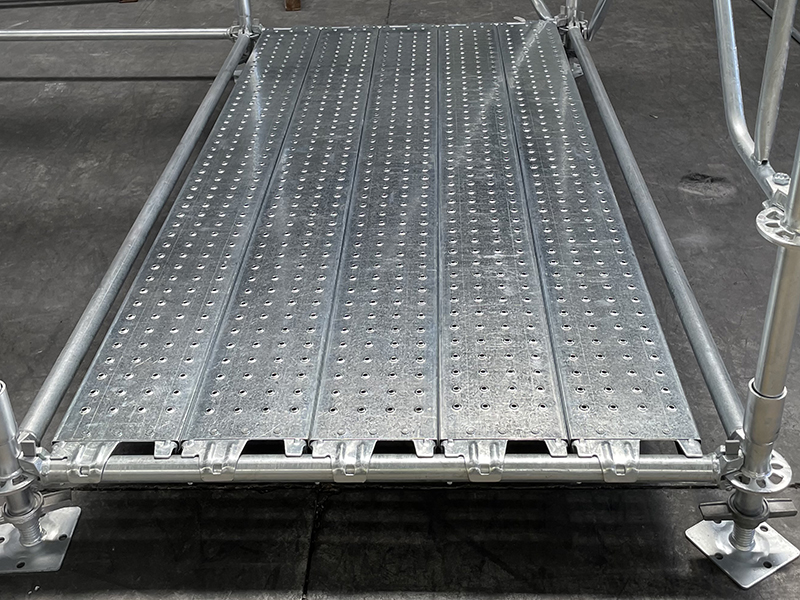 Quels types de planches d’échafaudage sont utilisés dans le système d’échafaudage ?