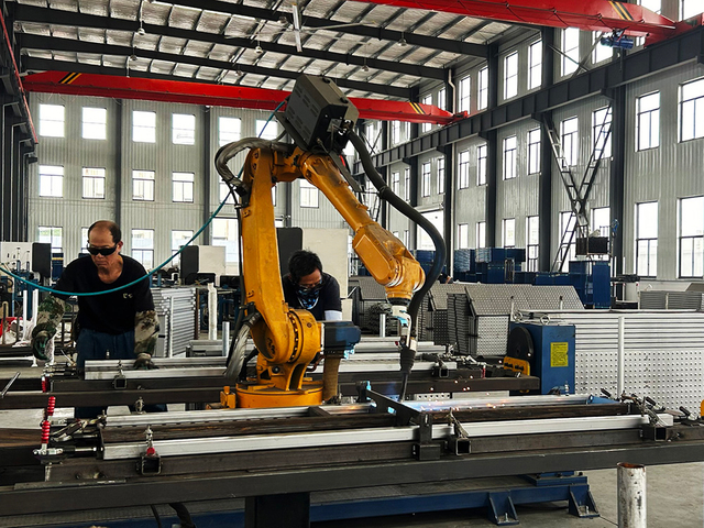 Soudage de planches en acier ferm&eacute;