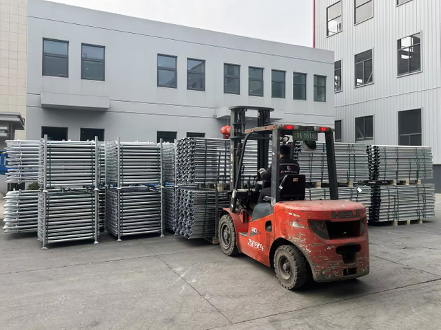 Livraison du syst&egrave;me d'&eacute;chafaudage Ringlock