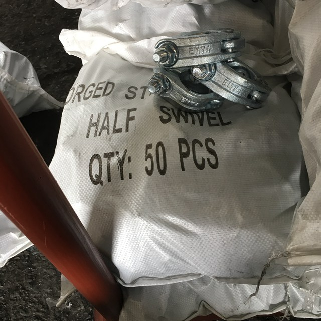 Échafaudage forgé de goutte coupleur à moitié pivotant