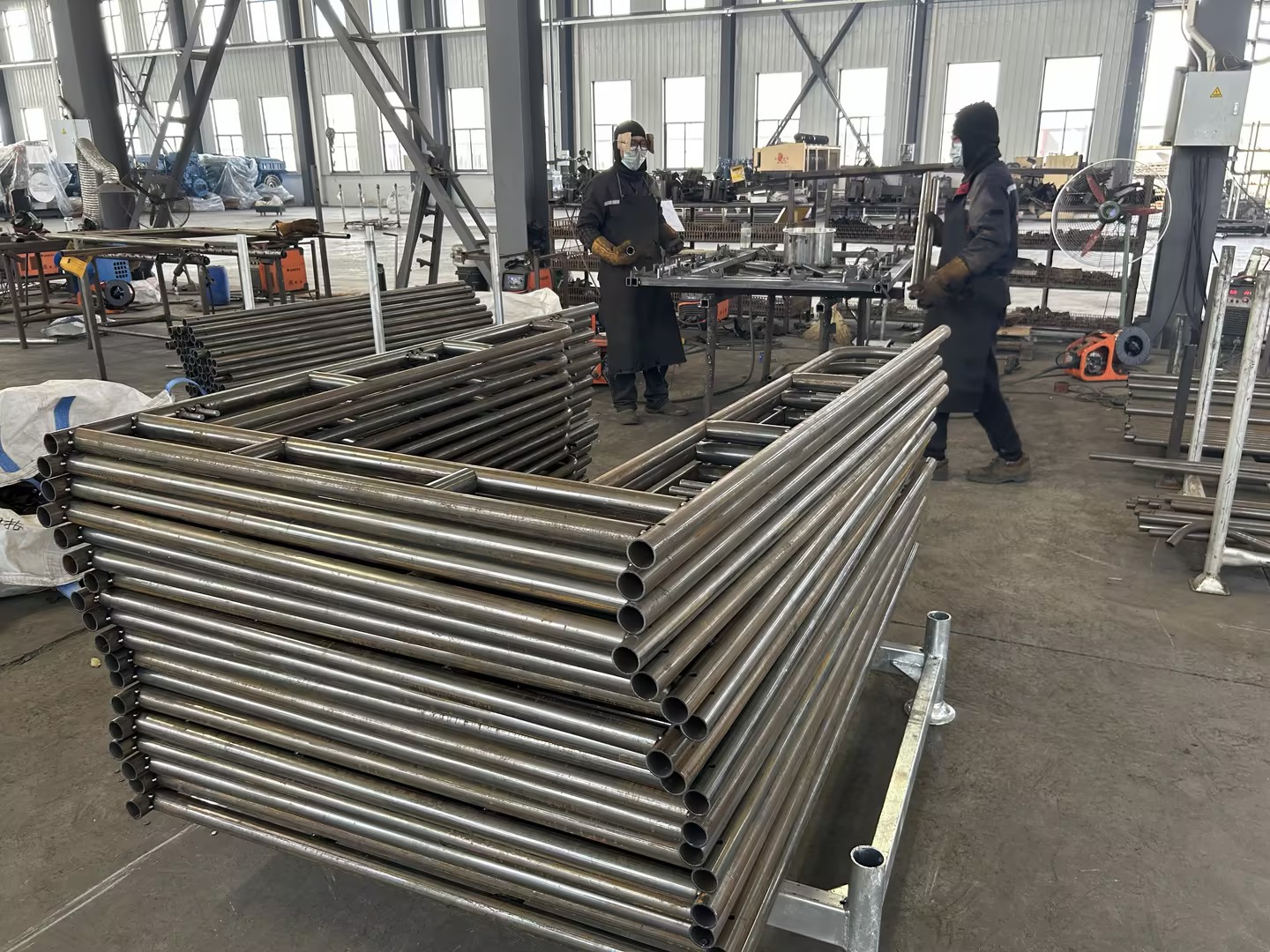 Marcher &agrave; travers les &eacute;chafaudages 