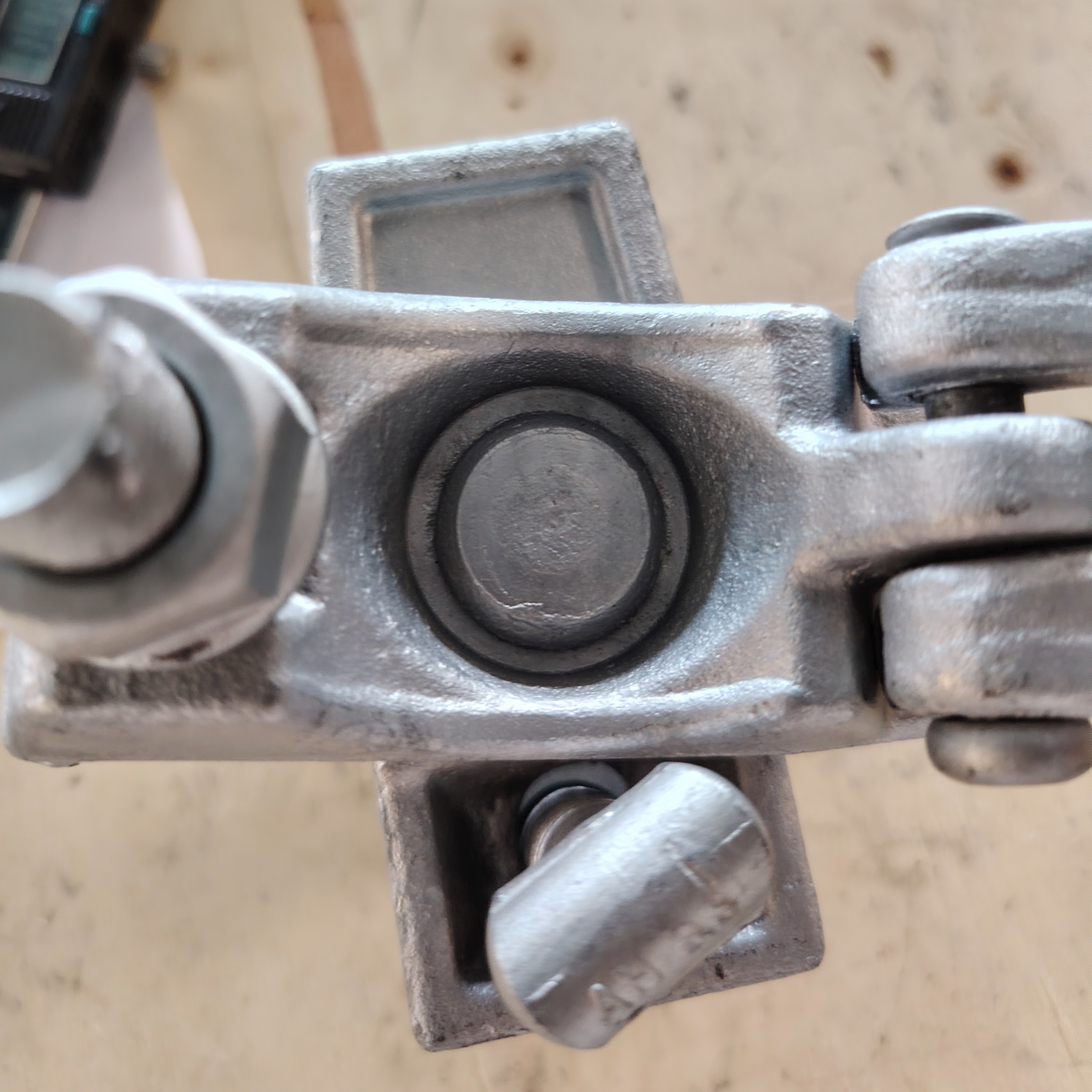 Coupleur pivotant KV 49 X 49 Pince d'échafaudage de forme spéciale