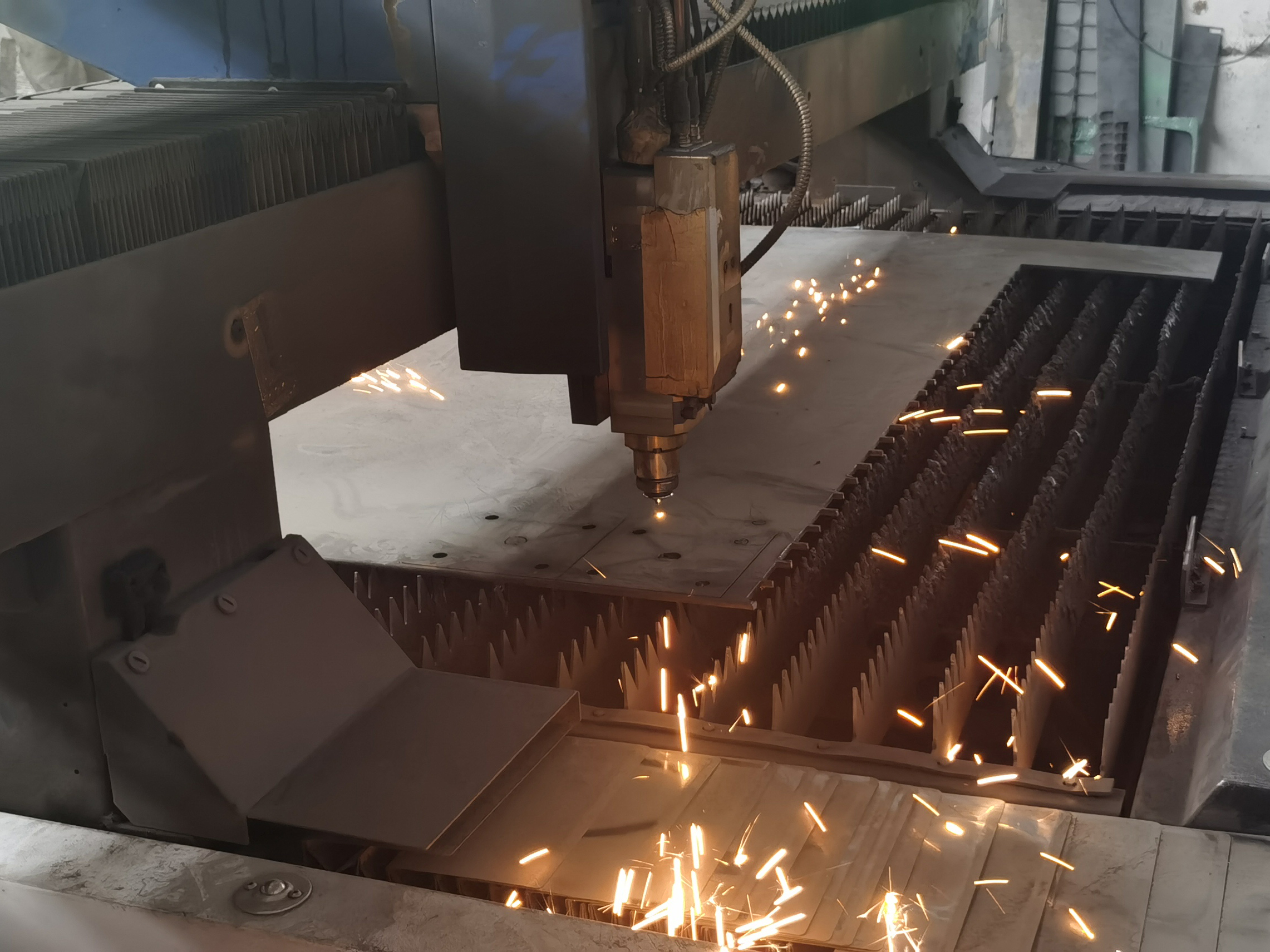 Couper la plaque de base 