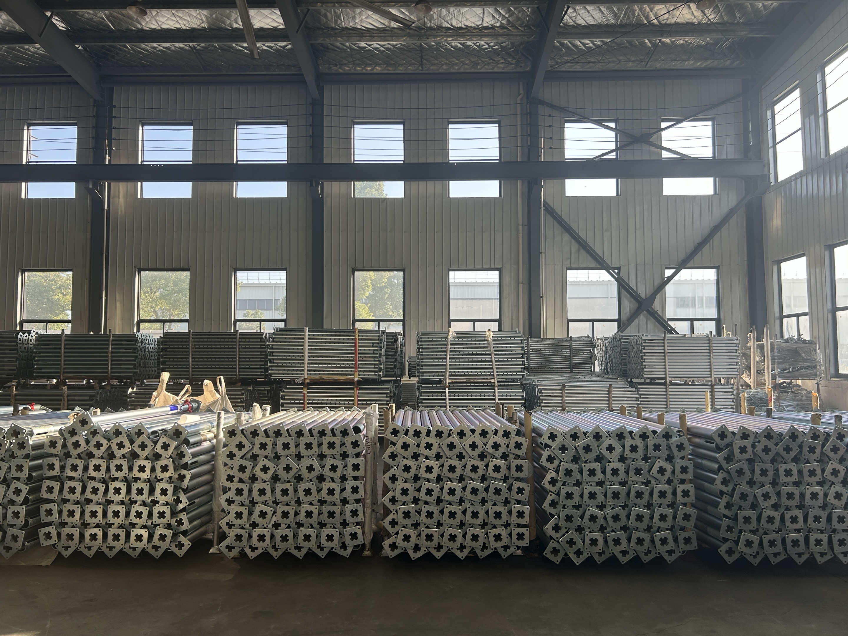 poteau d'&eacute;taiement robuste 