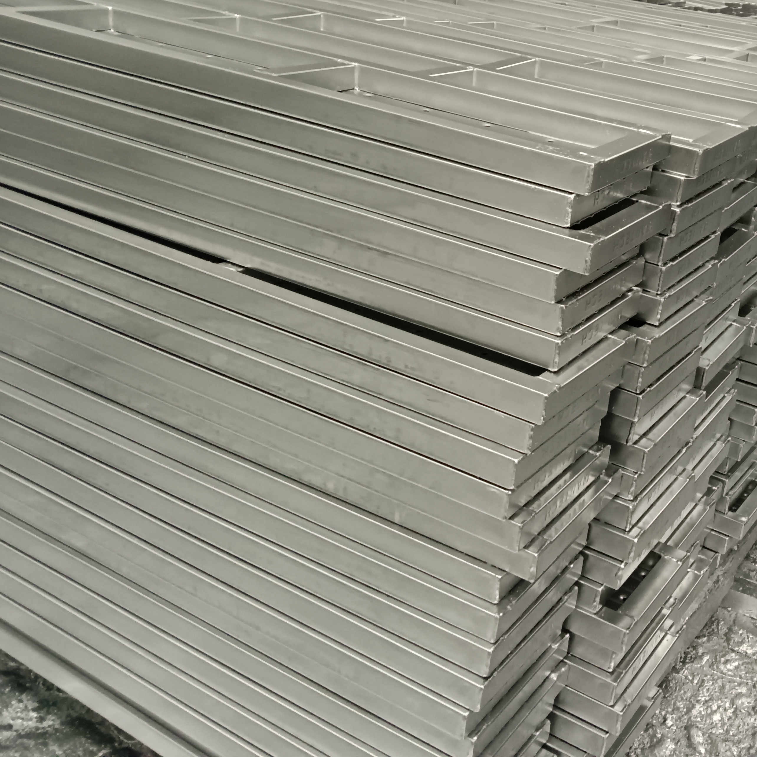 2,0 m planche en acier ferm&eacute; 