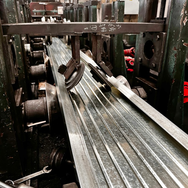 planche en acier ferm&eacute;